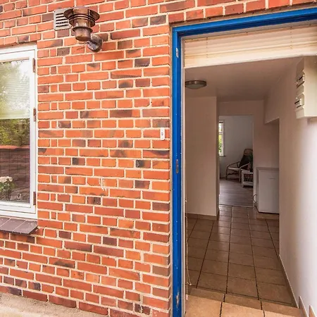 Semesterbostad Charming Retreat In