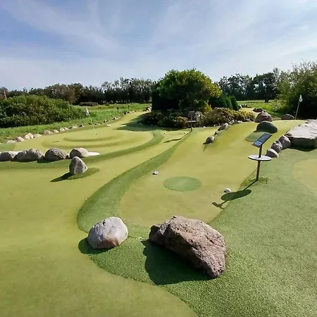 Semesterbostad Charming Retreat In